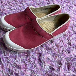 Dansko Vegan Red Canvas Slip Resistant Clogs Women's Shoes Size 40 EUR